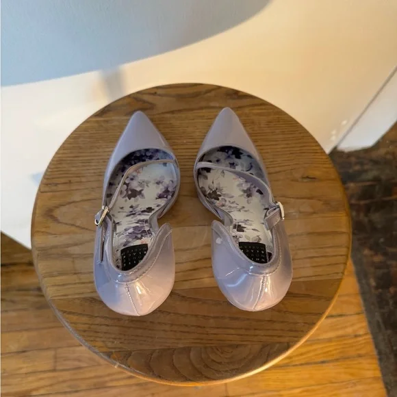 White House Black Market Lavender Heels - Picture 7 of 9